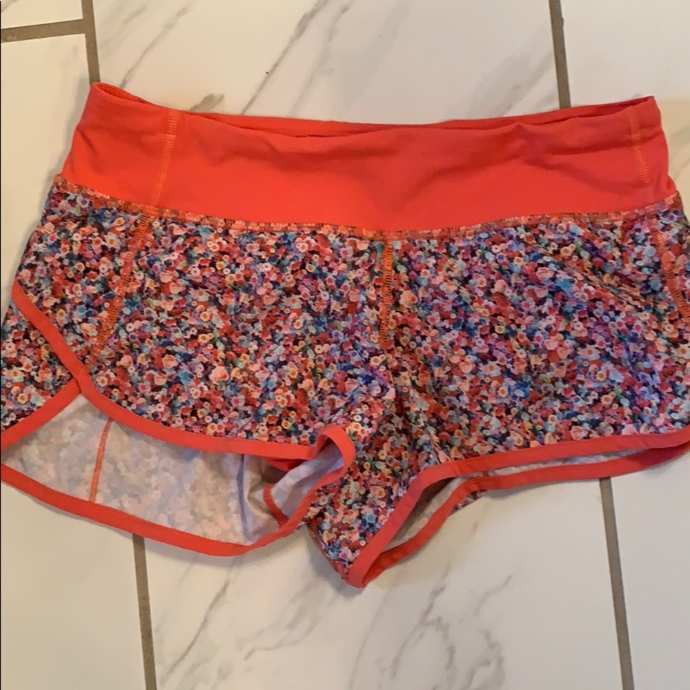 Lululemon women’s 2.5 inch speed short.